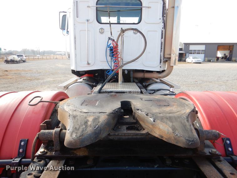 image for item JD9521 2016 Western Star 4900 SA  glider kit semi truck