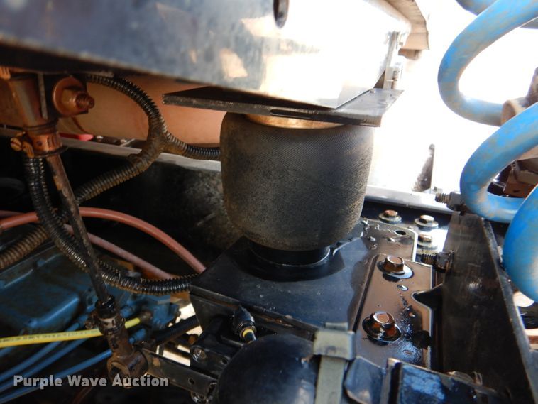 image for item JD9521 2016 Western Star 4900 SA  glider kit semi truck