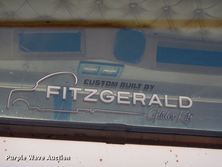 image for item JD9521 2016 Western Star 4900 SA  glider kit semi truck