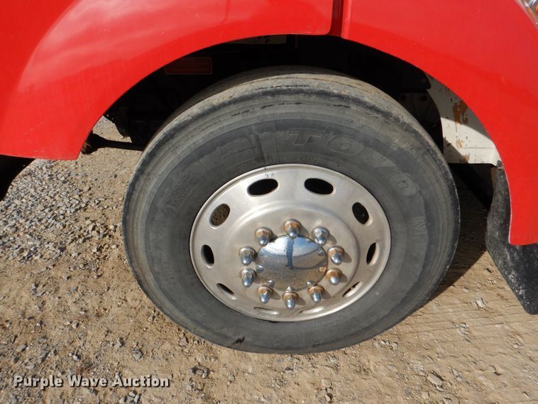 image for item JD9521 2016 Western Star 4900 SA  glider kit semi truck