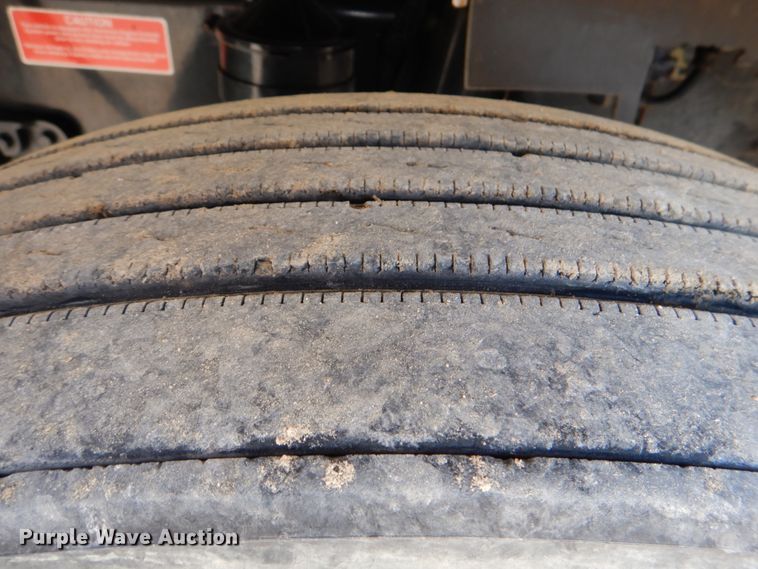 image for item JD9521 2016 Western Star 4900 SA  glider kit semi truck