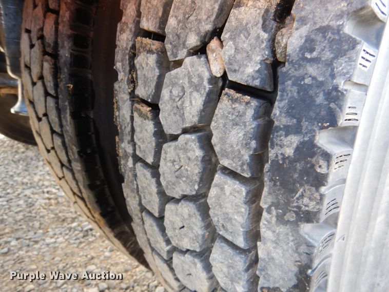 image for item JD9521 2016 Western Star 4900 SA  glider kit semi truck