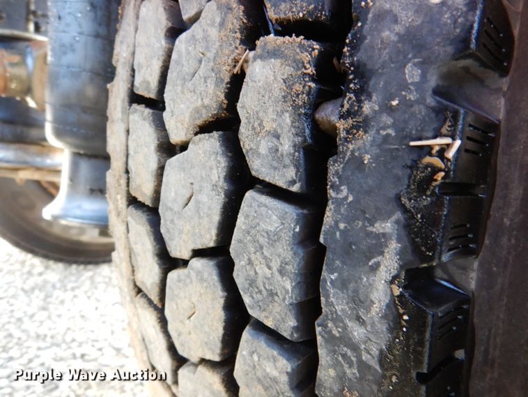 image for item JD9521 2016 Western Star 4900 SA  glider kit semi truck