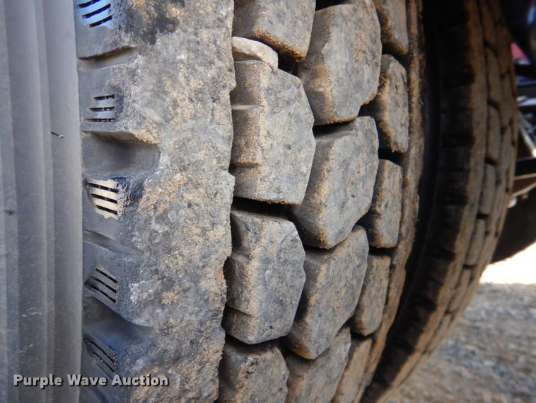 image for item JD9521 2016 Western Star 4900 SA  glider kit semi truck