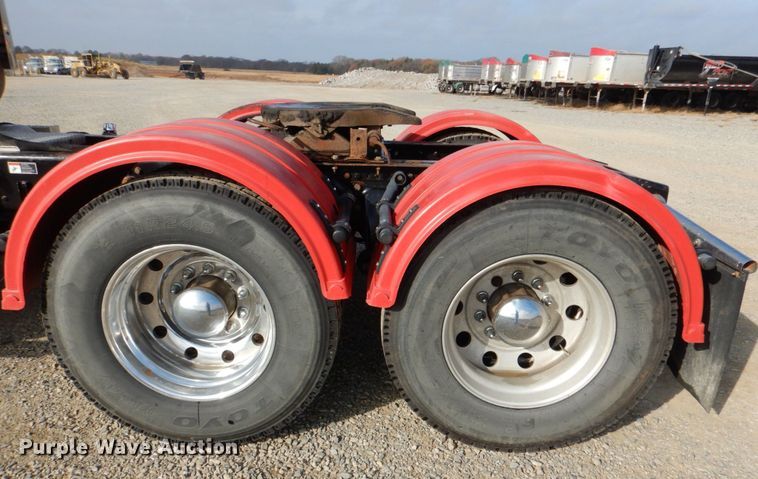 image for item JD9521 2016 Western Star 4900 SA  glider kit semi truck