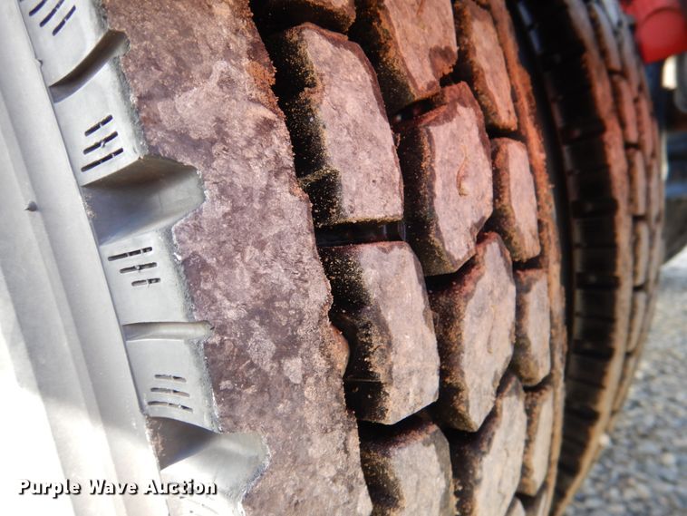 image for item JD9521 2016 Western Star 4900 SA  glider kit semi truck