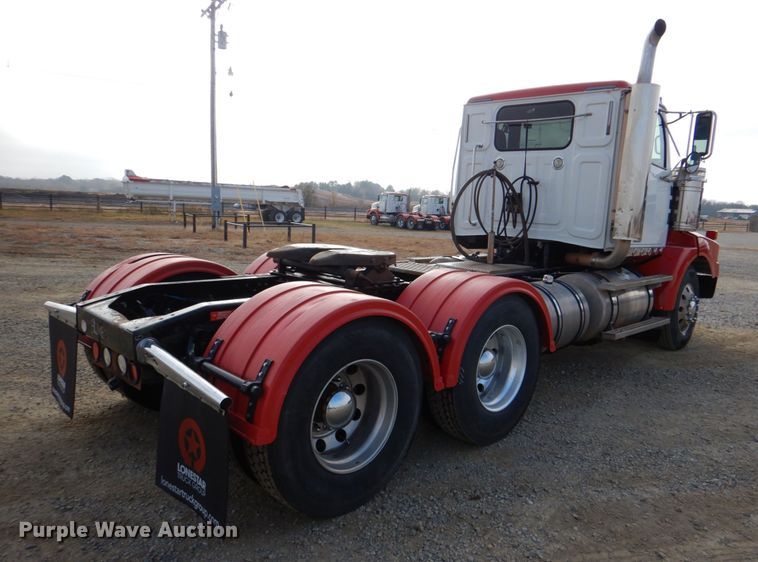 image for item JD9522 2016 Western Star 4900 SA  glider kit semi truck