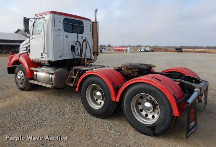 image for item JD9522 2016 Western Star 4900 SA  glider kit semi truck