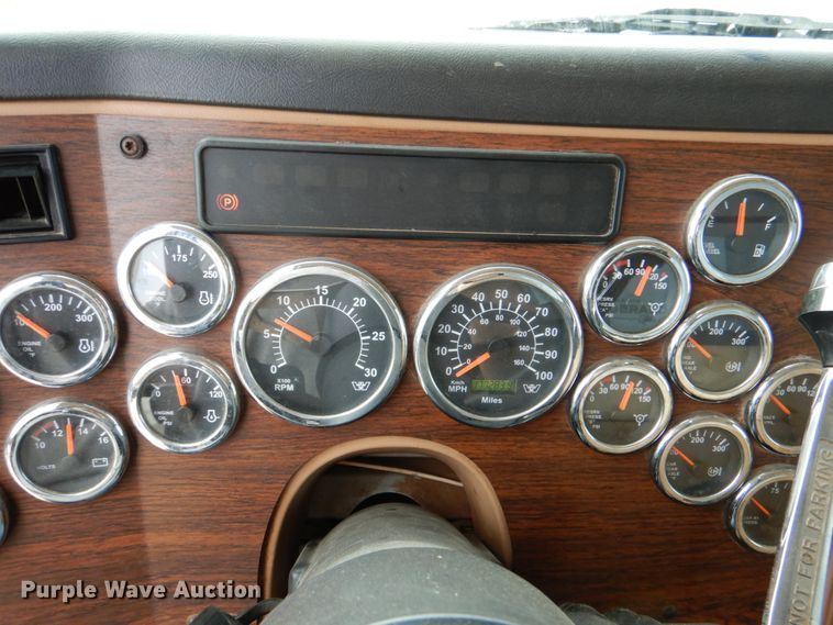 image for item JD9522 2016 Western Star 4900 SA  glider kit semi truck