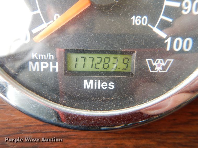 image for item JD9522 2016 Western Star 4900 SA  glider kit semi truck