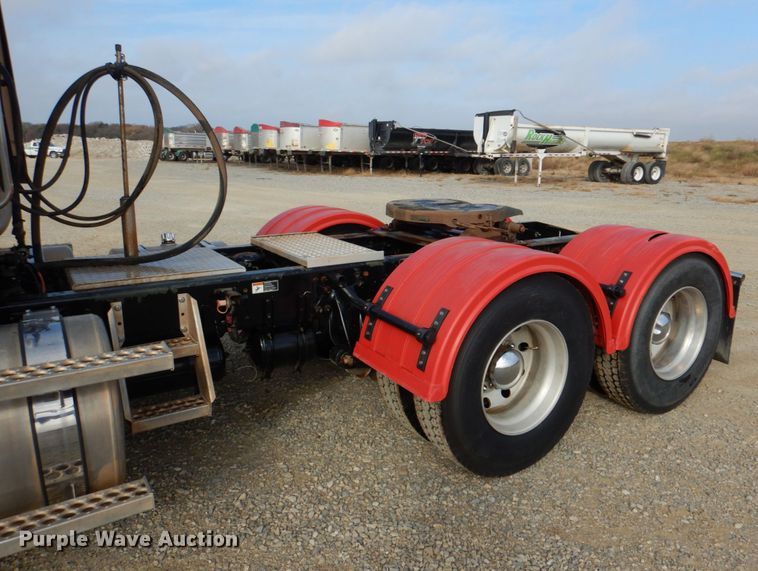 image for item JD9522 2016 Western Star 4900 SA  glider kit semi truck