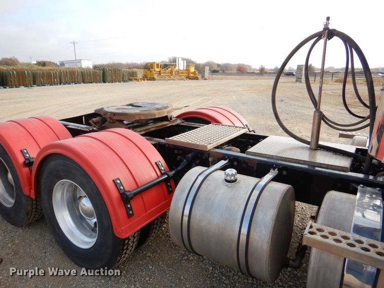 image for item JD9522 2016 Western Star 4900 SA  glider kit semi truck