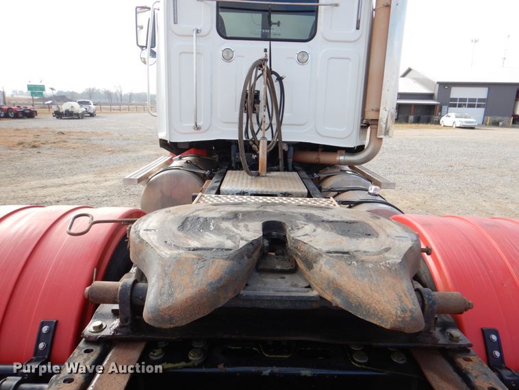 image for item JD9522 2016 Western Star 4900 SA  glider kit semi truck