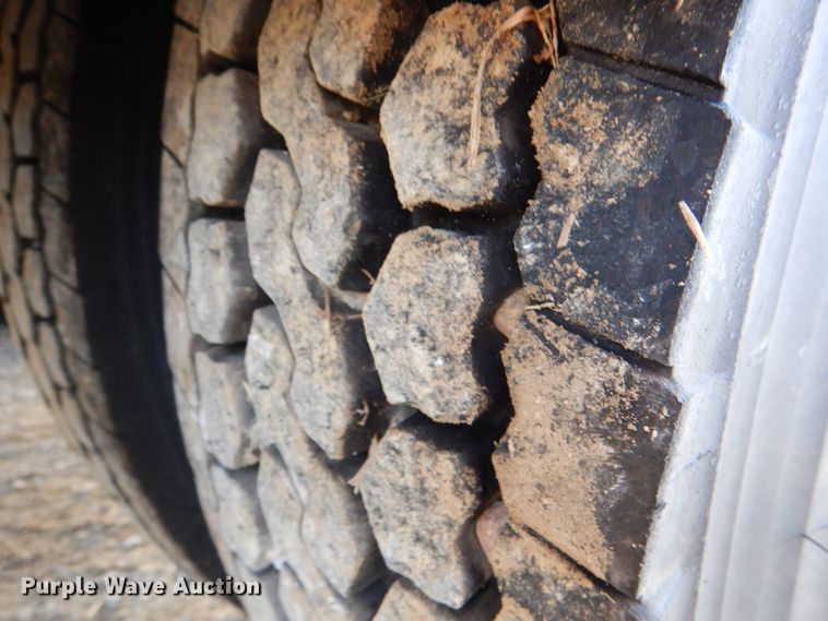 image for item JD9522 2016 Western Star 4900 SA  glider kit semi truck