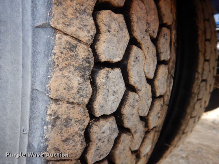 image for item JD9522 2016 Western Star 4900 SA  glider kit semi truck