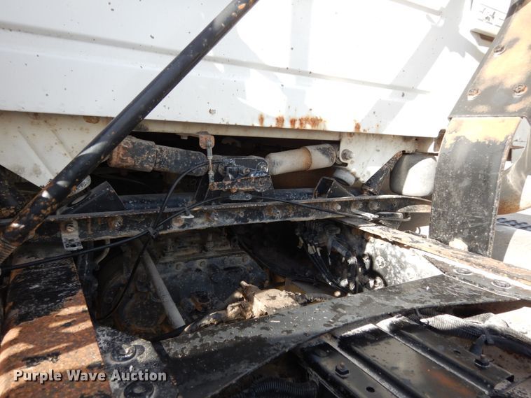 image for item JI9294 2004 Volvo VN  semi truck