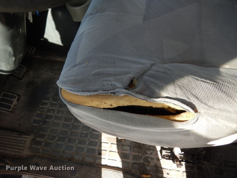 image for item JI9294 2004 Volvo VN  semi truck