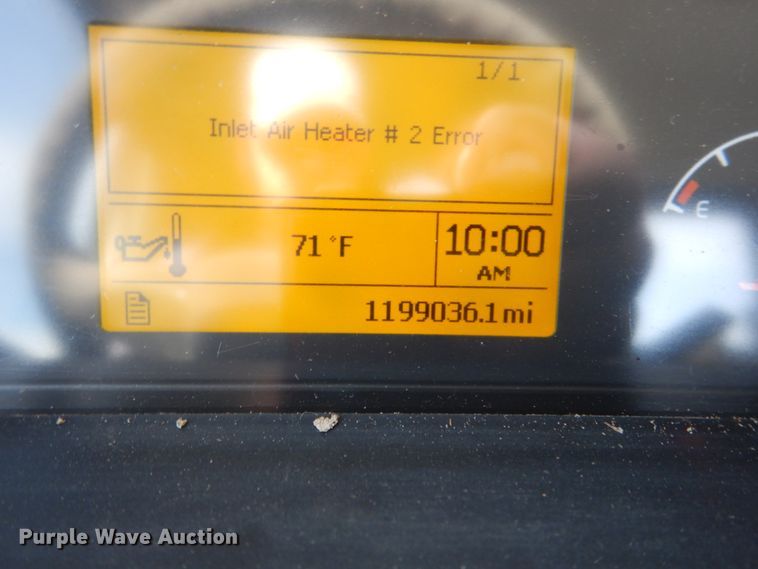 image for item JI9294 2004 Volvo VN  semi truck