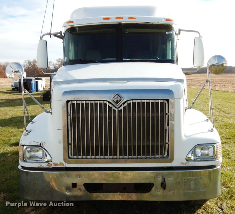 image for item JI9295 2005 International 9400i  semi truck