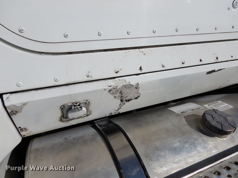 image for item JI9295 2005 International 9400i  semi truck