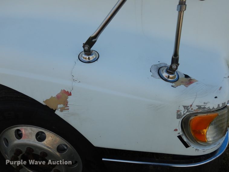 image for item JI9295 2005 International 9400i  semi truck