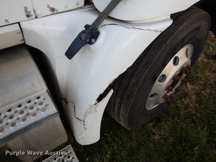 image for item JI9295 2005 International 9400i  semi truck