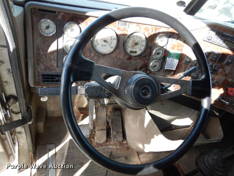 image for item JI9295 2005 International 9400i  semi truck