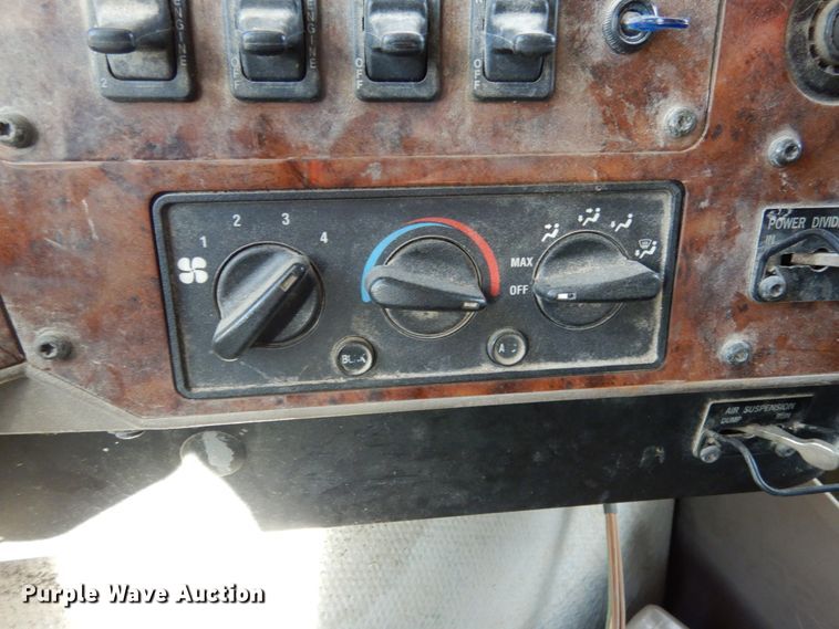 image for item JI9295 2005 International 9400i  semi truck