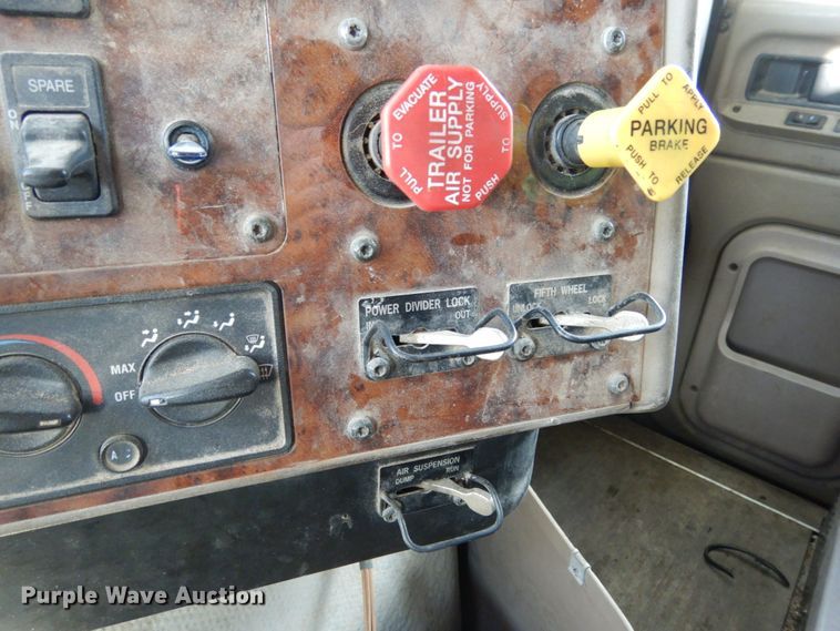 image for item JI9295 2005 International 9400i  semi truck