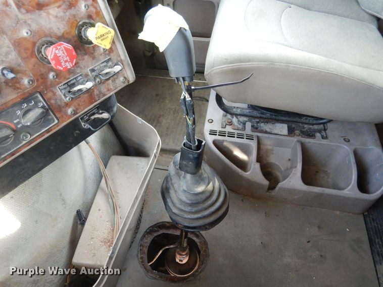 image for item JI9295 2005 International 9400i  semi truck