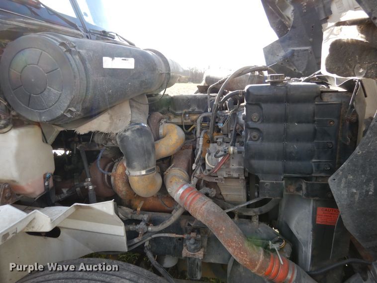 image for item JI9295 2005 International 9400i  semi truck