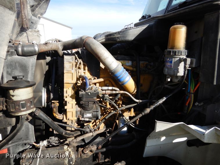 image for item JI9295 2005 International 9400i  semi truck