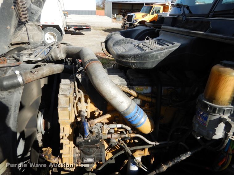 image for item JI9295 2005 International 9400i  semi truck