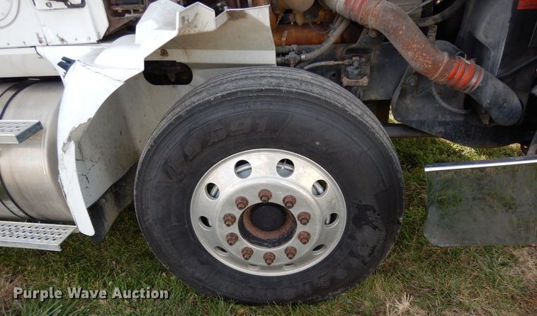 image for item JI9295 2005 International 9400i  semi truck