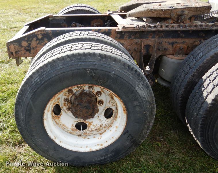 image for item JI9295 2005 International 9400i  semi truck