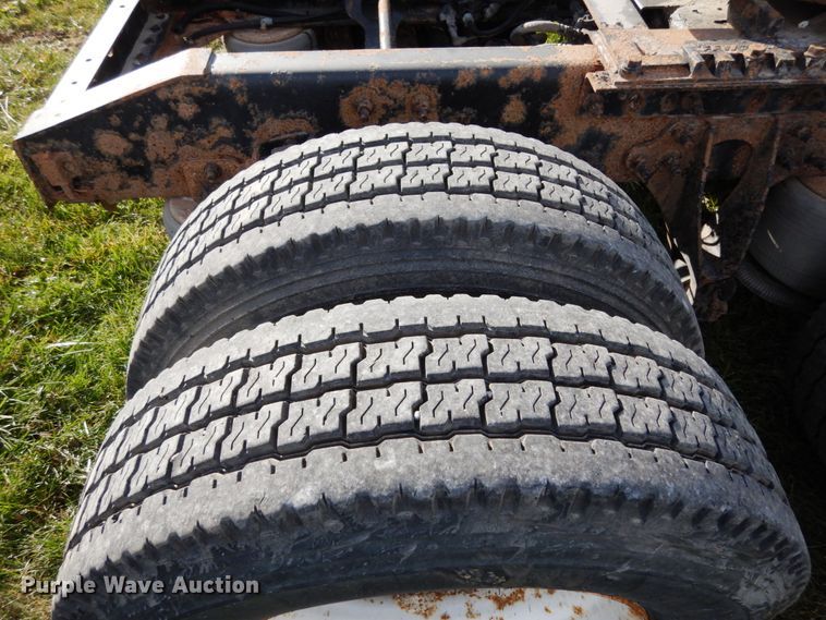 image for item JI9295 2005 International 9400i  semi truck