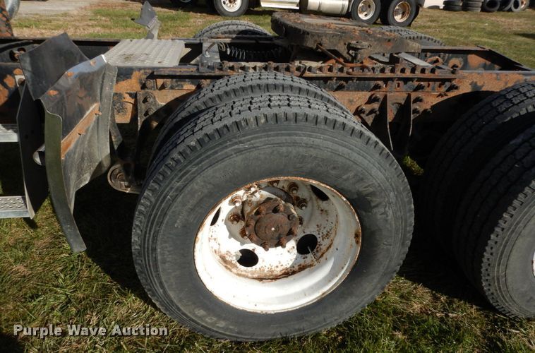 image for item JI9295 2005 International 9400i  semi truck