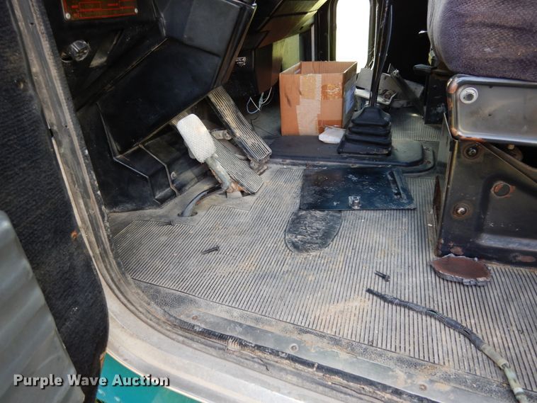 image for item JI9296 1998 Peterbilt 379  semi truck