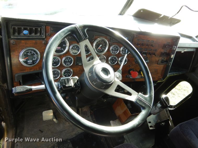 image for item JI9296 1998 Peterbilt 379  semi truck