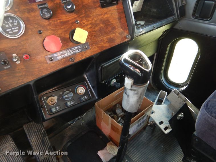 image for item JI9296 1998 Peterbilt 379  semi truck