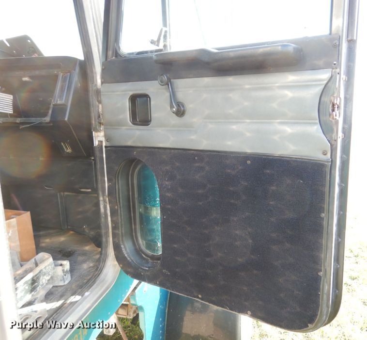 image for item JI9296 1998 Peterbilt 379  semi truck