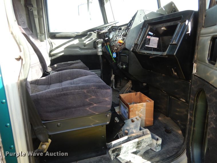 image for item JI9296 1998 Peterbilt 379  semi truck