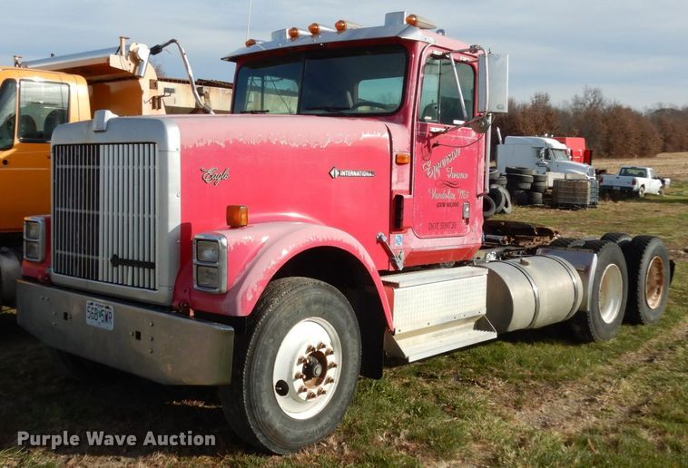 image for item JI9297 1997 International 9300  semi truck