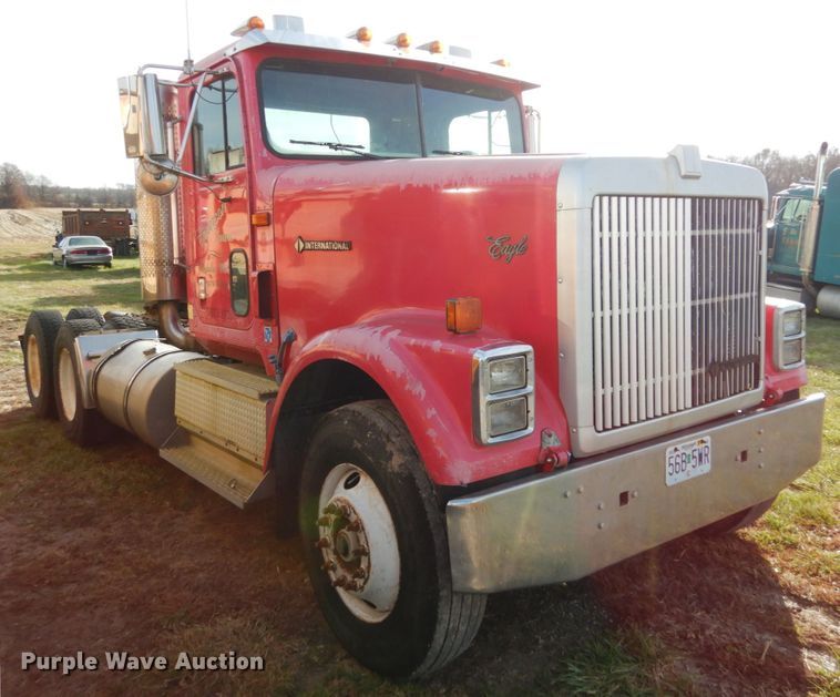 image for item JI9297 1997 International 9300  semi truck