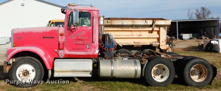 image for item JI9297 1997 International 9300  semi truck