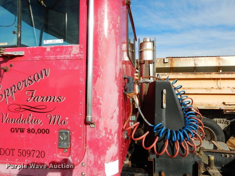 image for item JI9297 1997 International 9300  semi truck