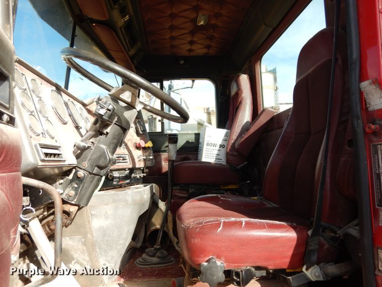 image for item JI9297 1997 International 9300  semi truck