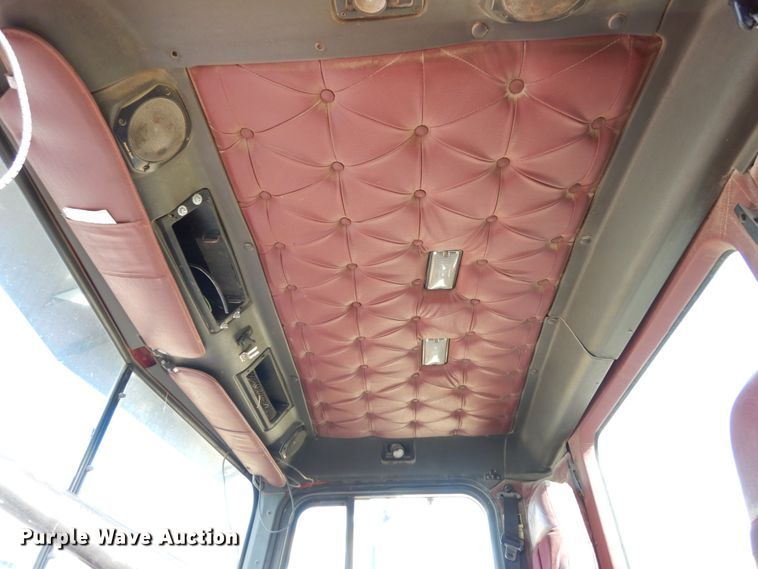 image for item JI9297 1997 International 9300  semi truck