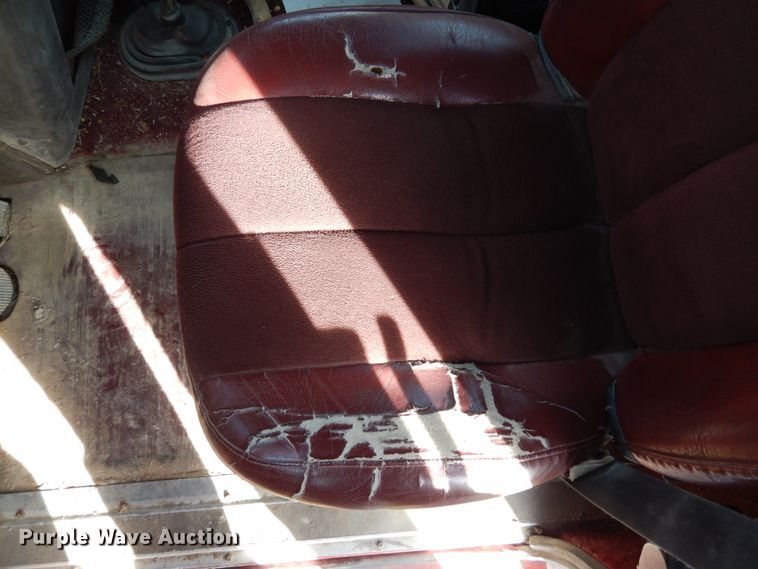 image for item JI9297 1997 International 9300  semi truck