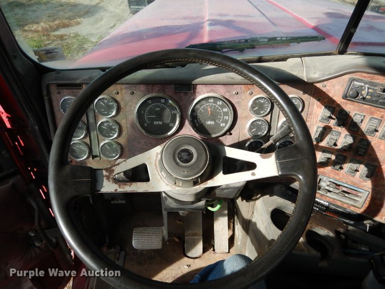 image for item JI9297 1997 International 9300  semi truck